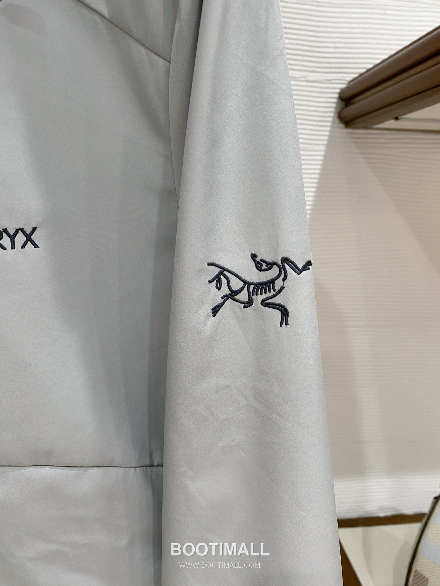 Arc'teryx SS26 Logo Lightweight Windbreaker Jacket 아크테릭스 SS26 로고 경량 바람막이 재킷 4