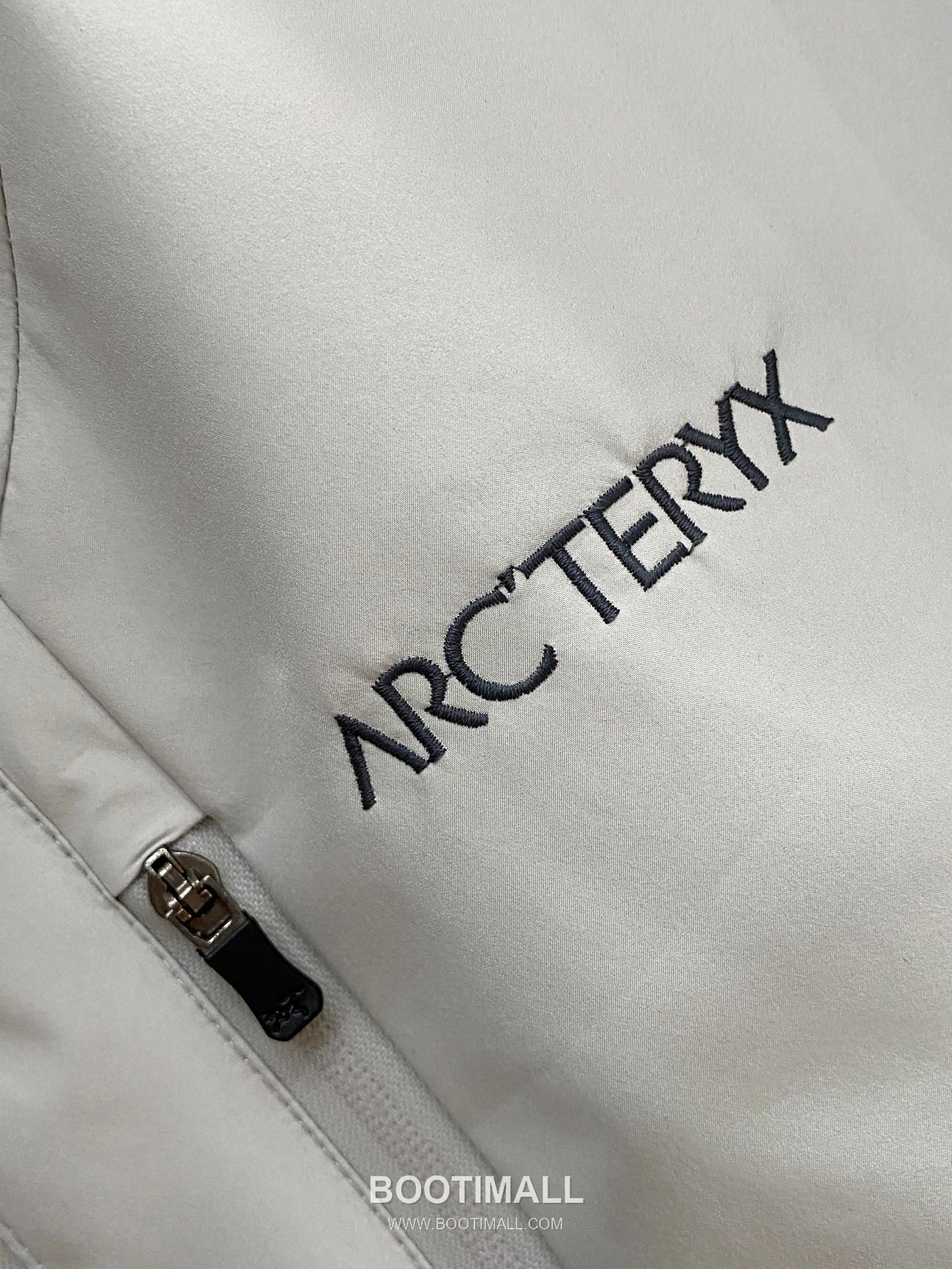 Arc'teryx SS26 Logo Lightweight Windbreaker Jacket 아크테릭스 SS26 로고 경량 바람막이 재킷 5