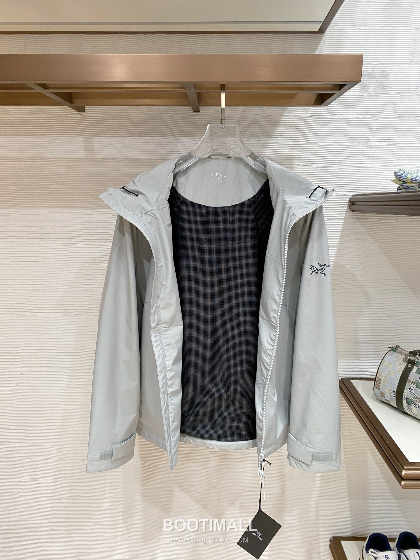 Arc'teryx SS26 Logo Lightweight Windbreaker Jacket 아크테릭스 SS26 로고 경량 바람막이 재킷 6