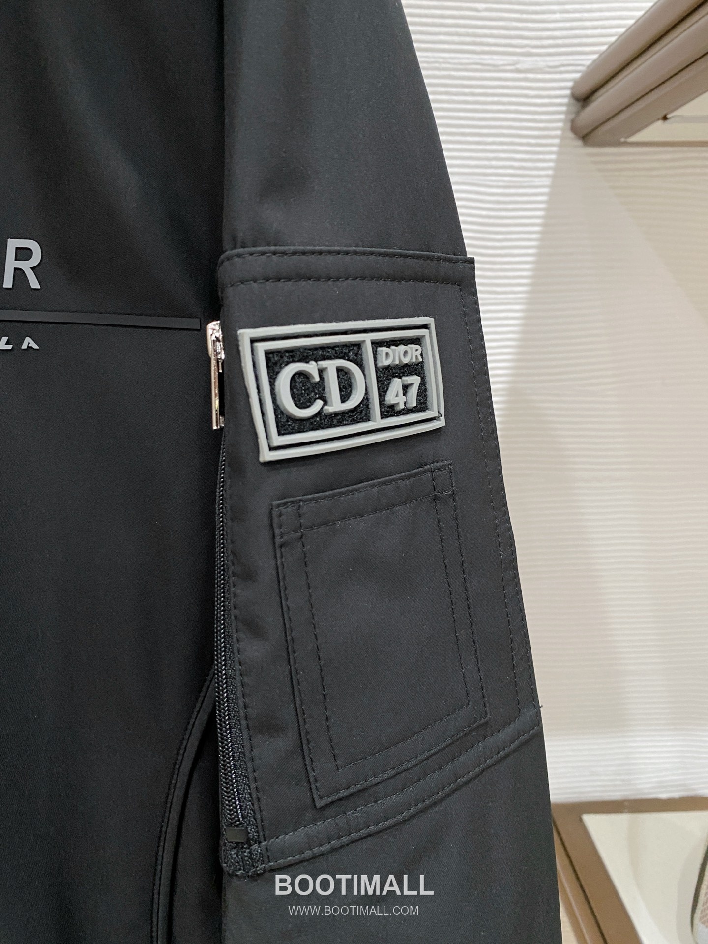 Dior SS26 Logo Hooded Windbreaker Jacket 디올 SS26 로고 후드 바람막이 재킷 4