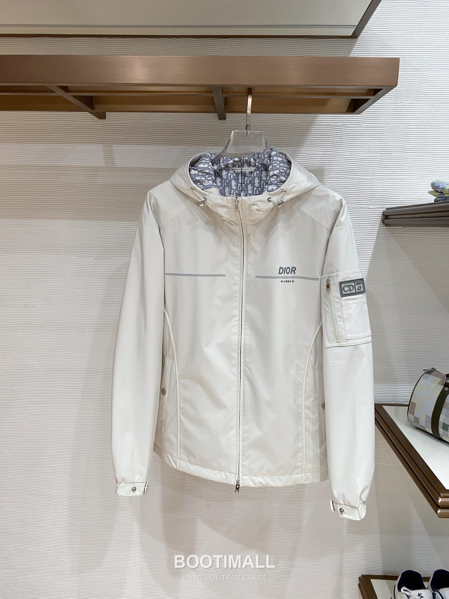 Dior SS26 Logo Hooded Windbreaker Jacket 디올 SS26 로고 후드 바람막이 재킷 1