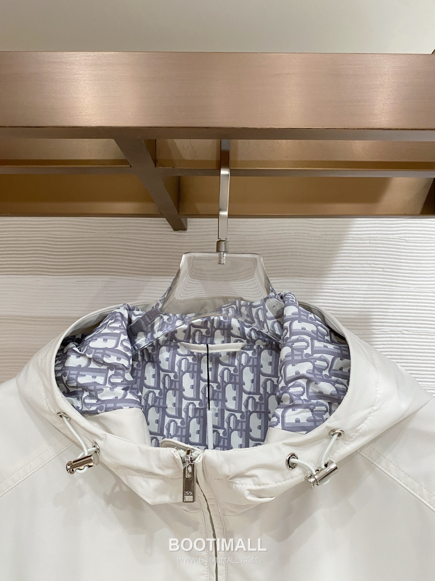 Dior SS26 Logo Hooded Windbreaker Jacket 디올 SS26 로고 후드 바람막이 재킷 2