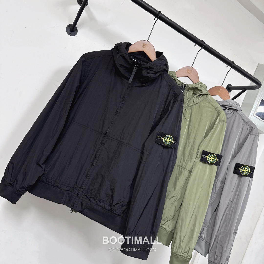 Stone Island SS26 Crinkle Nylon Hooded Windbreaker Jacket 스톤아일랜드 SS26 크링클 나일론 후드 바람막이 재킷 2