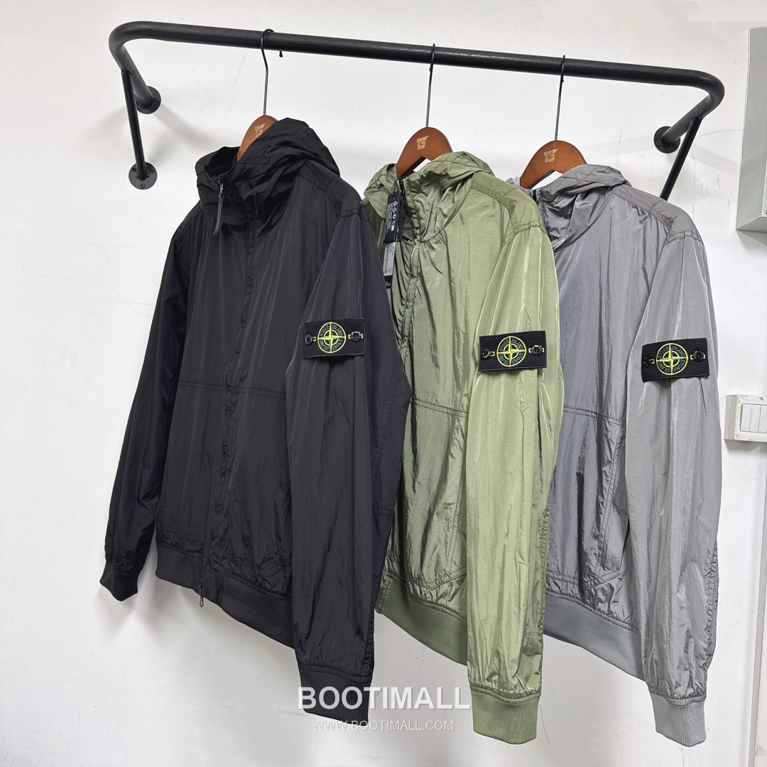 Stone Island SS26 Crinkle Nylon Hooded Windbreaker Jacket 스톤아일랜드 SS26 크링클 나일론 후드 바람막이 재킷 3