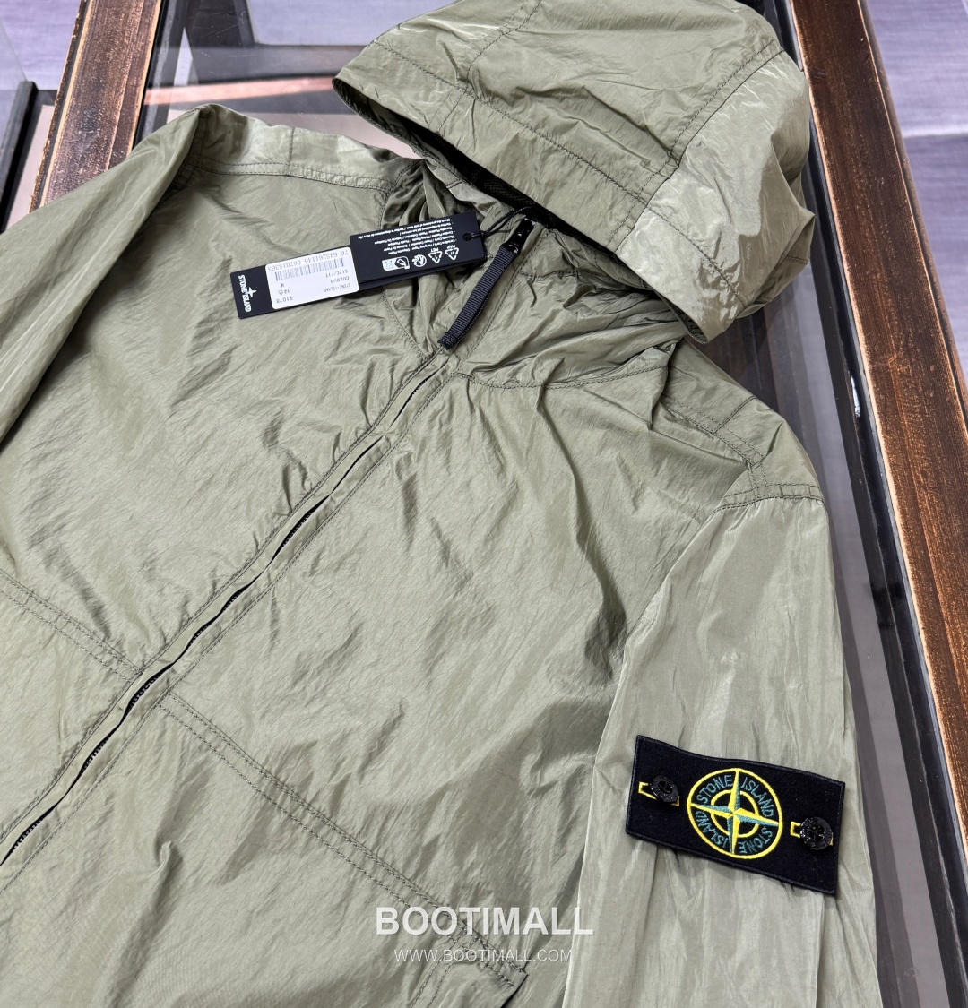 Stone Island SS26 Crinkle Nylon Hooded Windbreaker Jacket 스톤아일랜드 SS26 크링클 나일론 후드 바람막이 재킷 4