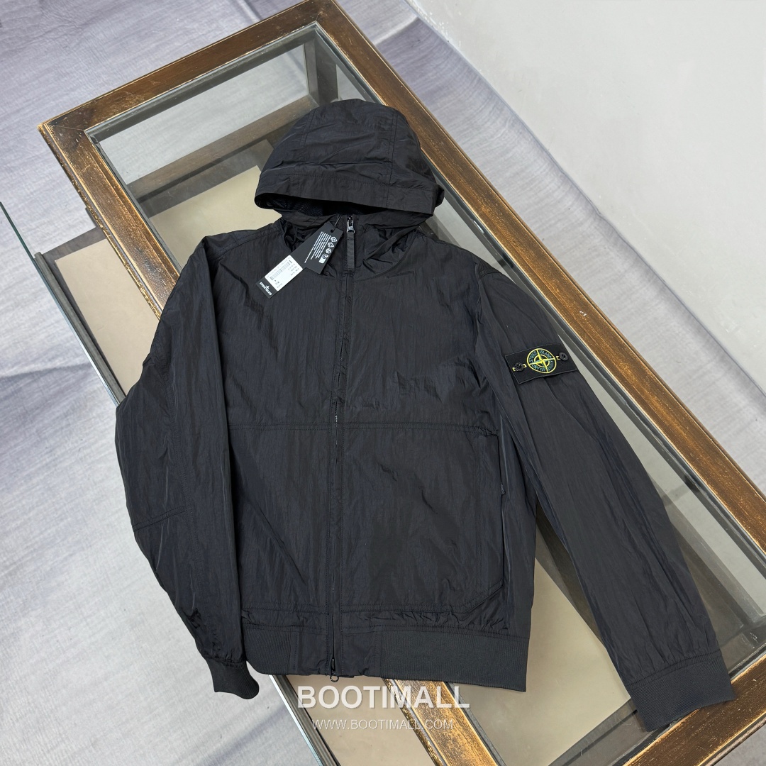 Stone Island SS26 Crinkle Nylon Hooded Windbreaker Jacket 스톤아일랜드 SS26 크링클 나일론 후드 바람막이 재킷 1