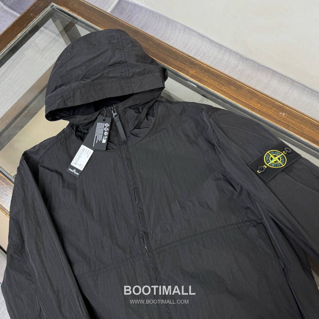 Stone Island SS26 Crinkle Nylon Hooded Windbreaker Jacket 스톤아일랜드 SS26 크링클 나일론 후드 바람막이 재킷 3