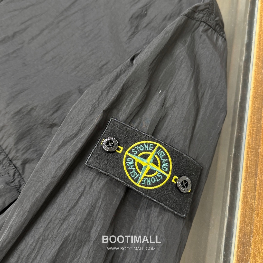 Stone Island SS26 Crinkle Nylon Hooded Windbreaker Jacket 스톤아일랜드 SS26 크링클 나일론 후드 바람막이 재킷 4