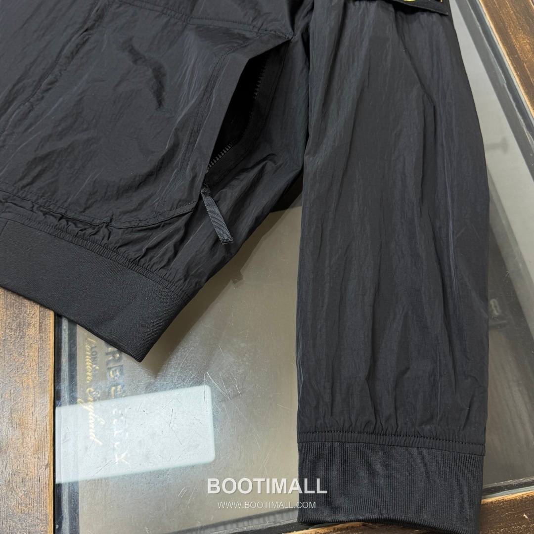 Stone Island SS26 Crinkle Nylon Hooded Windbreaker Jacket 스톤아일랜드 SS26 크링클 나일론 후드 바람막이 재킷 6