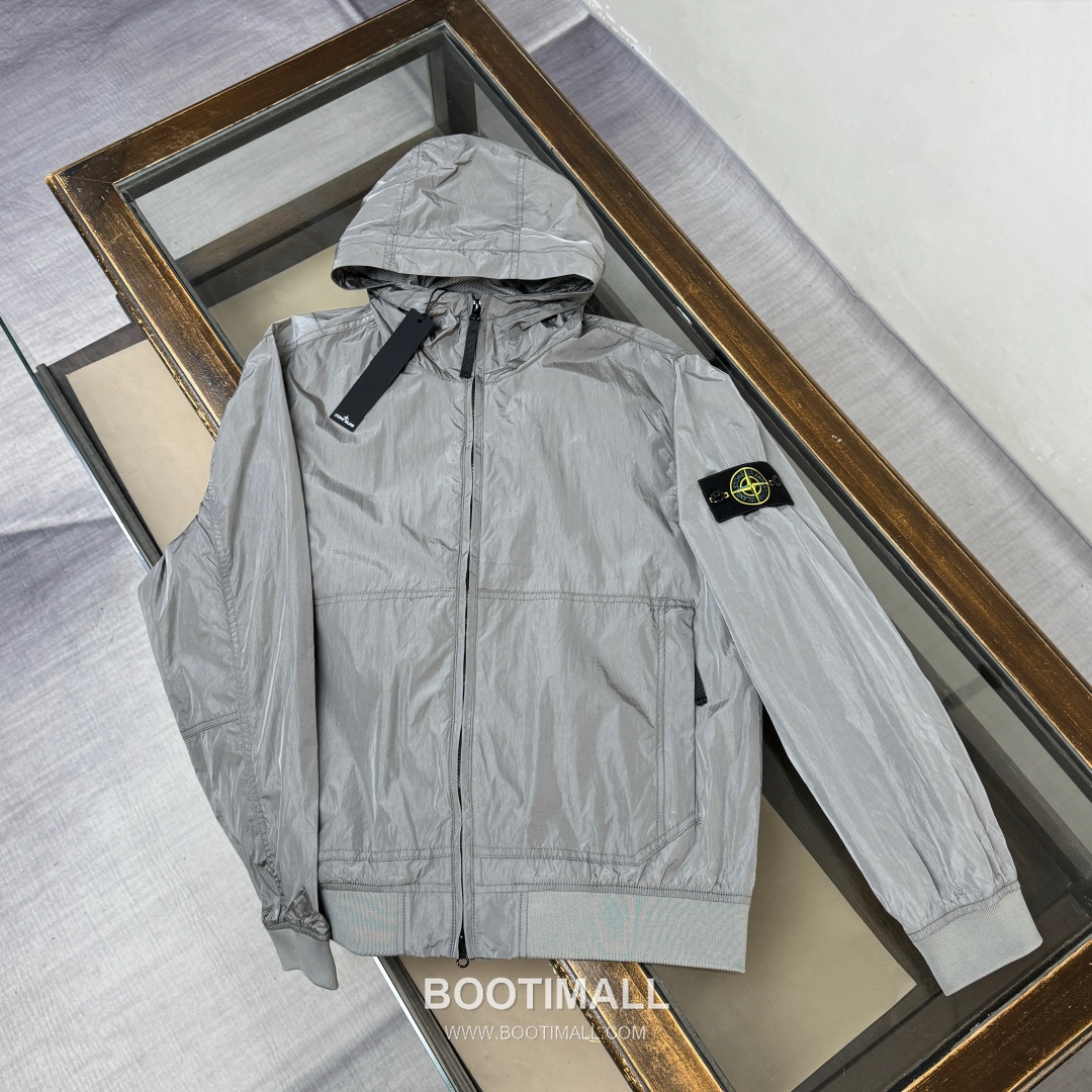 Stone Island SS26 Crinkle Nylon Hooded Windbreaker Jacket 스톤아일랜드 SS26 크링클 나일론 후드 바람막이 재킷 1