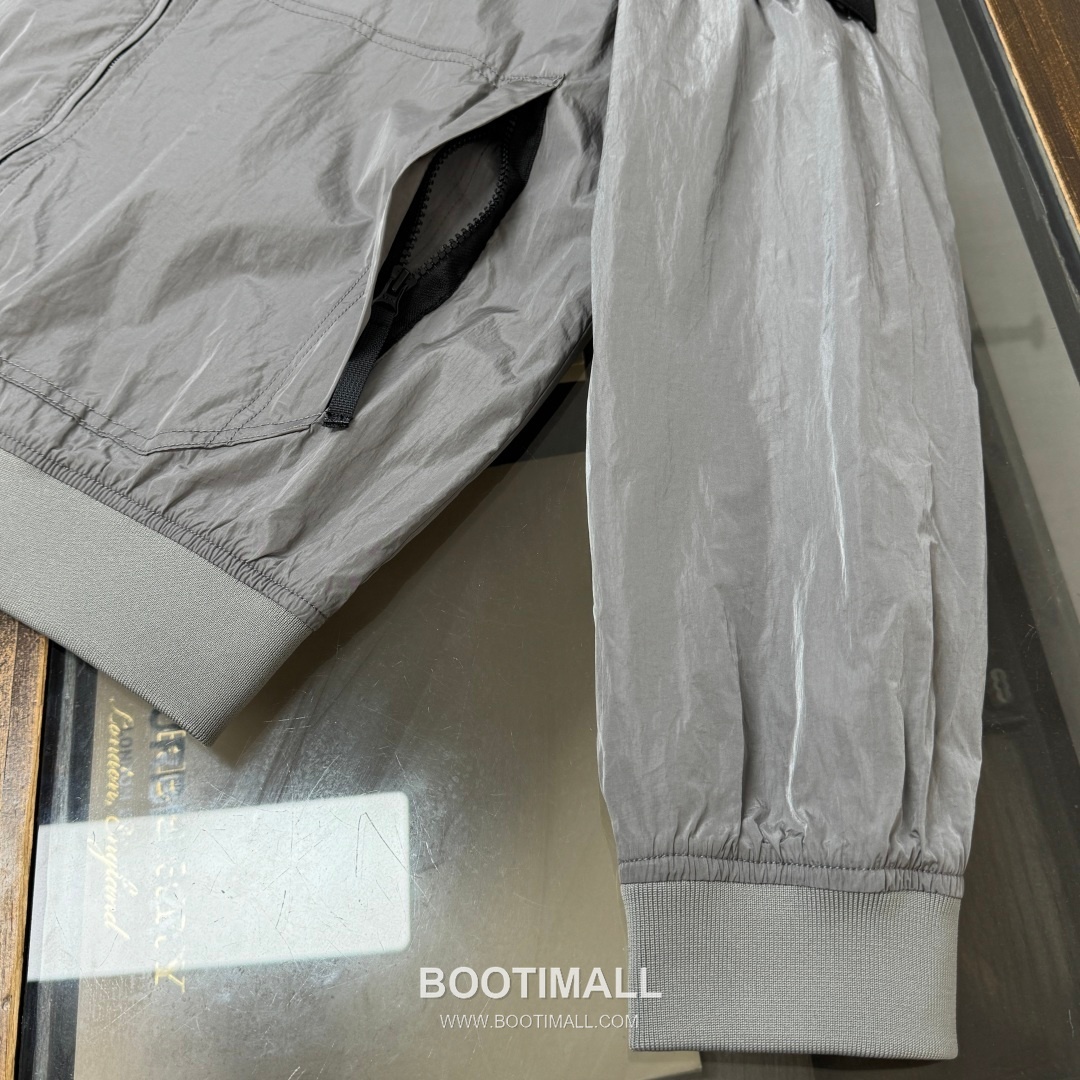 Stone Island SS26 Crinkle Nylon Hooded Windbreaker Jacket 스톤아일랜드 SS26 크링클 나일론 후드 바람막이 재킷 6