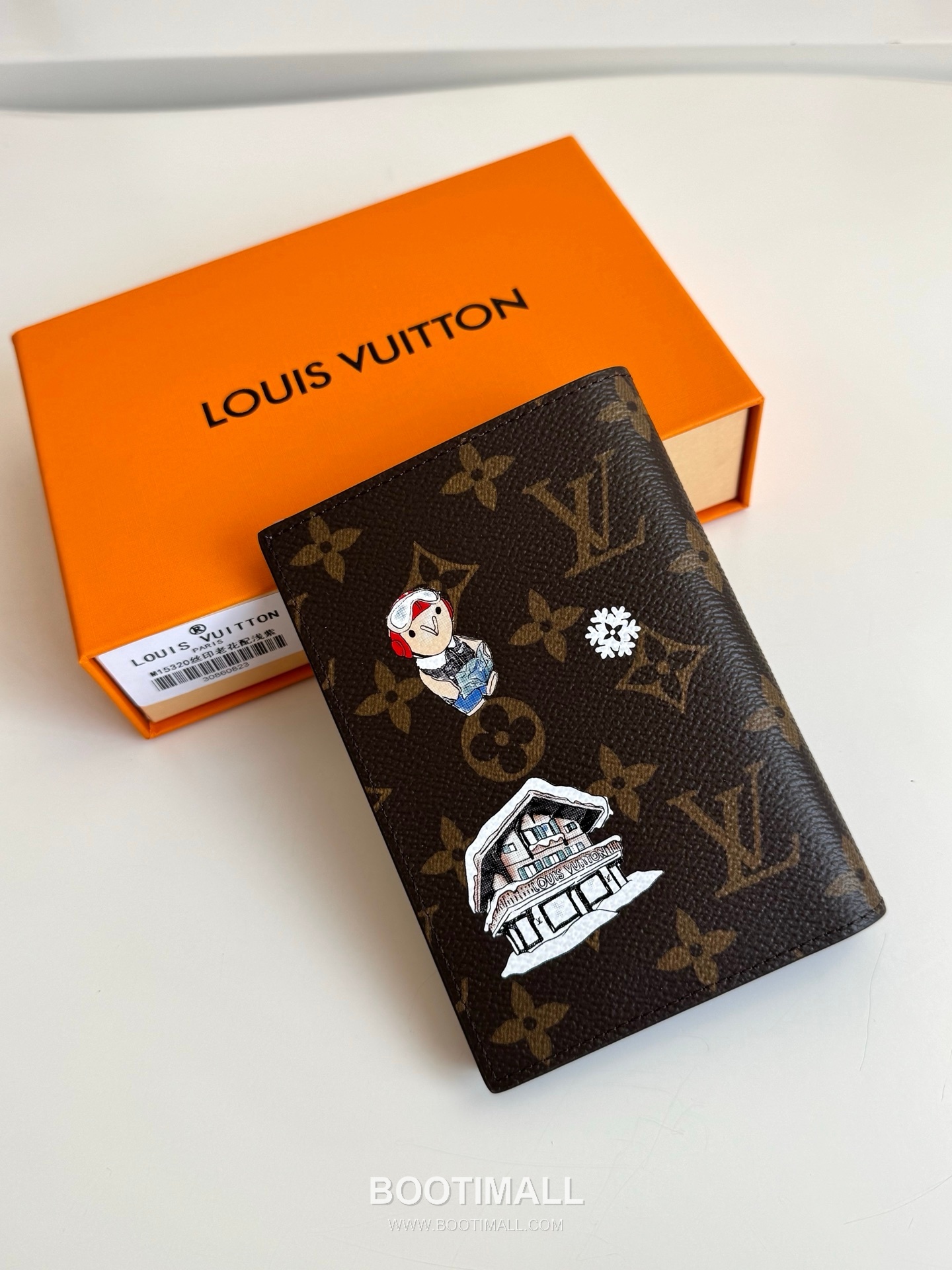 Louis Vuitton Vivienne Wintery Travel Passport Cover 루이비통 비비엔 윈터리 트래블 패스포트 커버 M15320 14cm 2