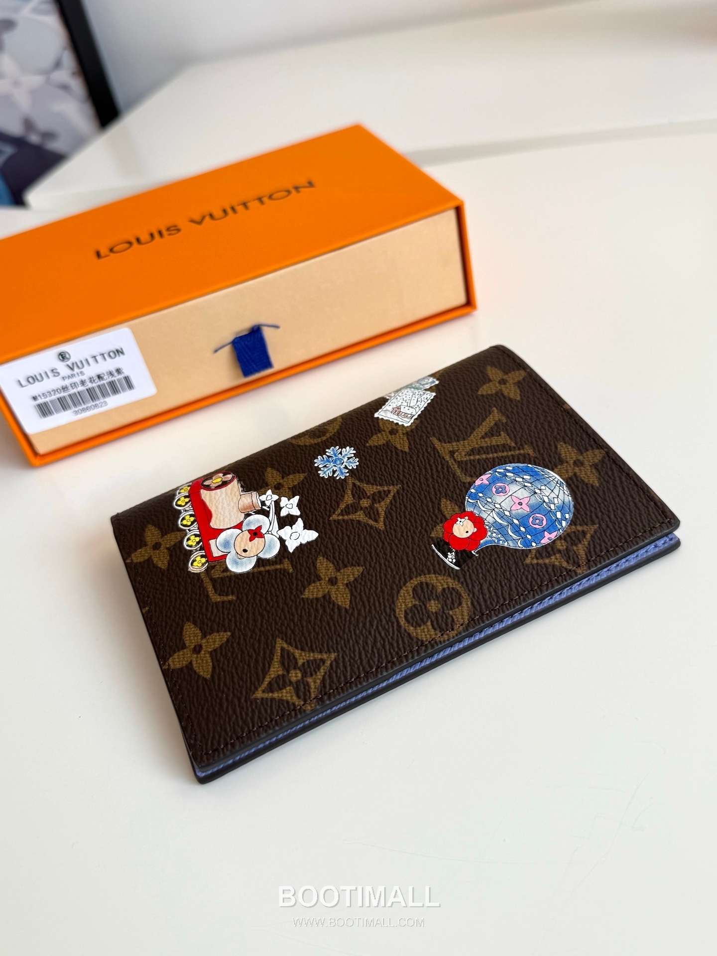 Louis Vuitton Vivienne Wintery Travel Passport Cover 루이비통 비비엔 윈터리 트래블 패스포트 커버 M15320 14cm 3