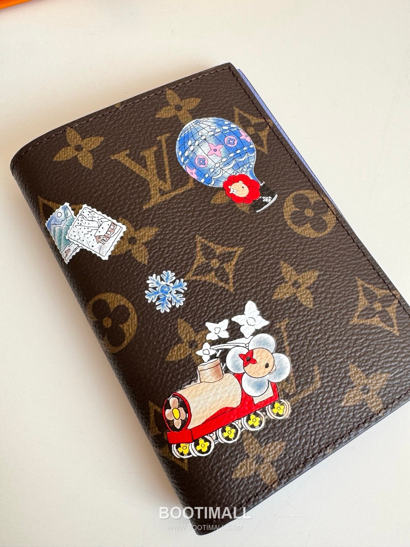 Louis Vuitton Vivienne Wintery Travel Passport Cover 루이비통 비비엔 윈터리 트래블 패스포트 커버 M15320 14cm 5