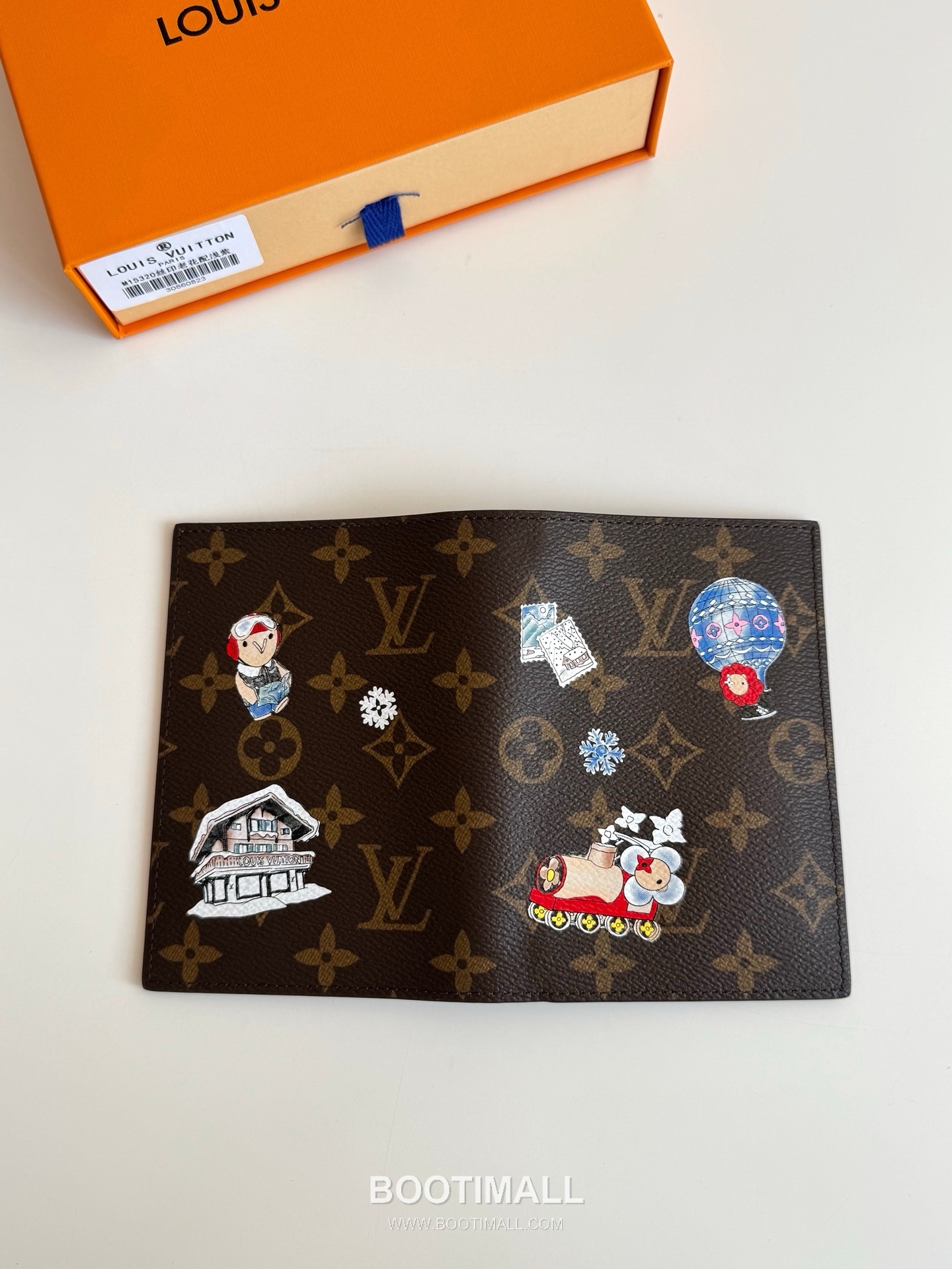 Louis Vuitton Vivienne Wintery Travel Passport Cover 루이비통 비비엔 윈터리 트래블 패스포트 커버 M15320 14cm 6
