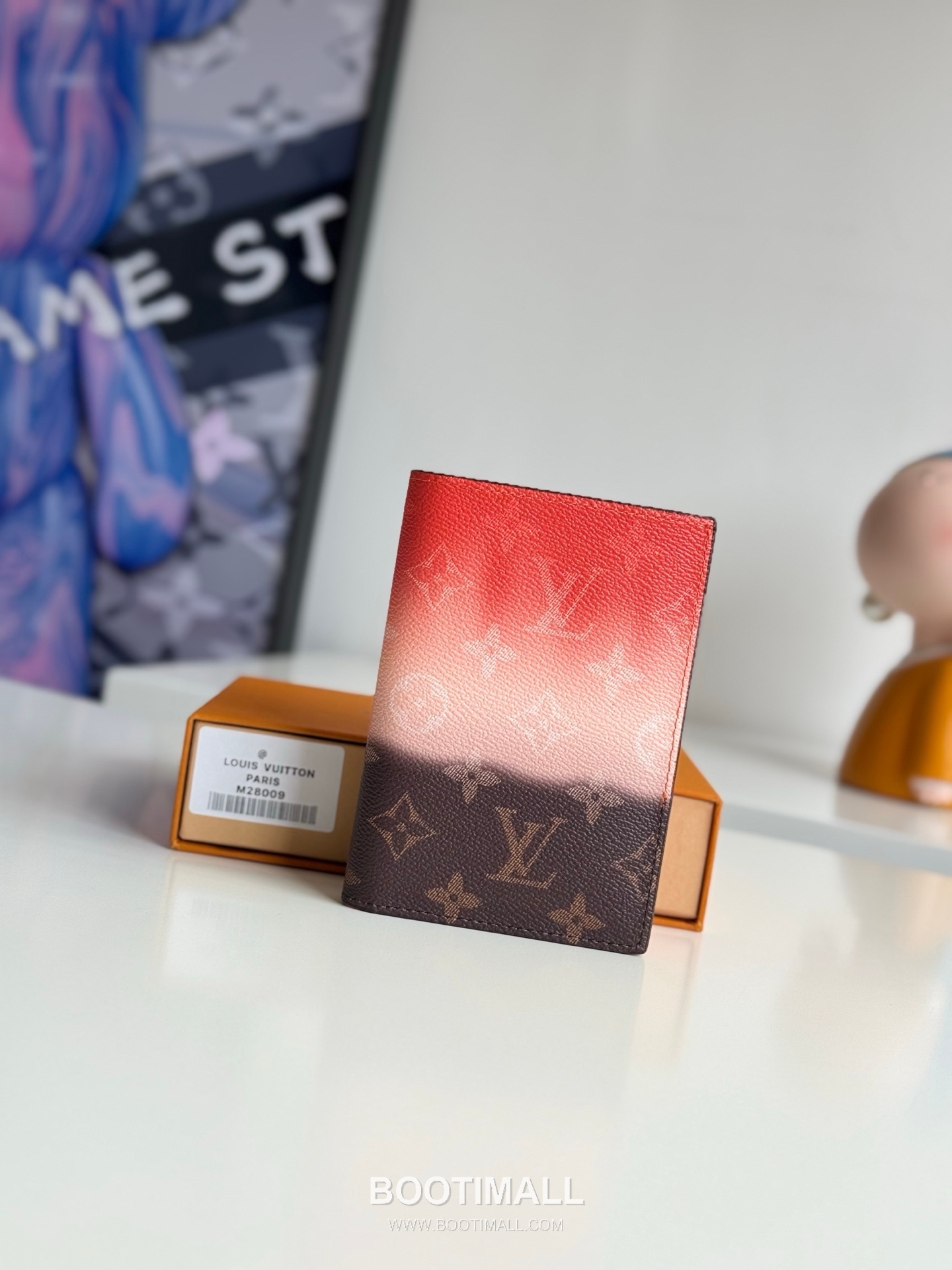 Louis Vuitton Monogram Pigment Passport Cover 루이비통 모노그램 피그먼트 패스포트 커버 M28009 14cm 1