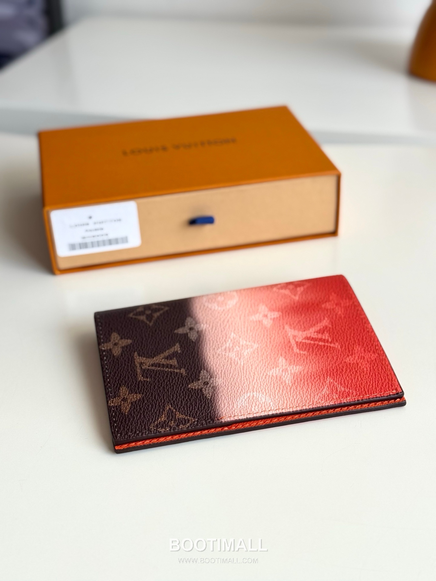 Louis Vuitton Monogram Pigment Passport Cover 루이비통 모노그램 피그먼트 패스포트 커버 M28009 14cm 3
