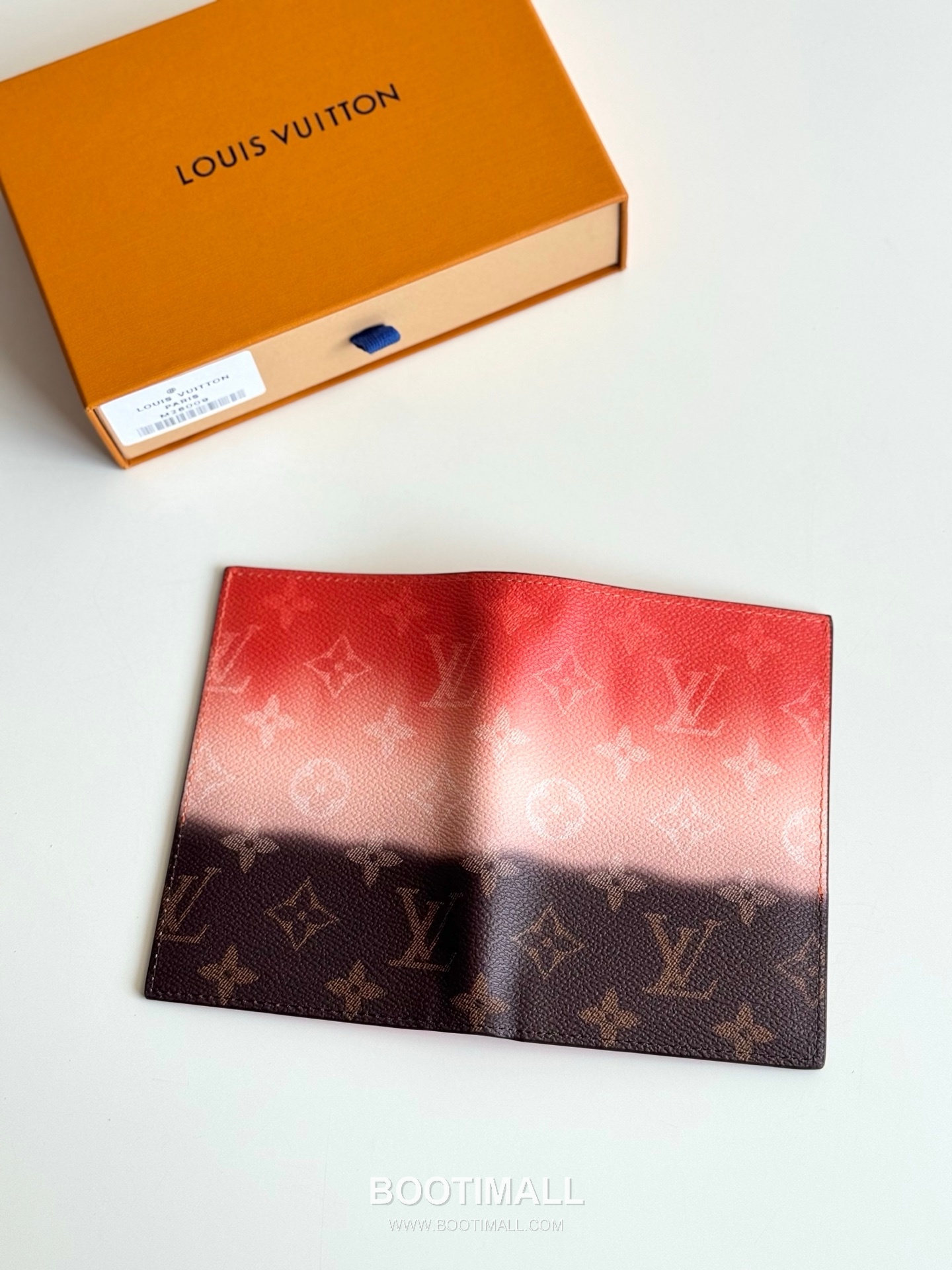 Louis Vuitton Monogram Pigment Passport Cover 루이비통 모노그램 피그먼트 패스포트 커버 M28009 14cm 5