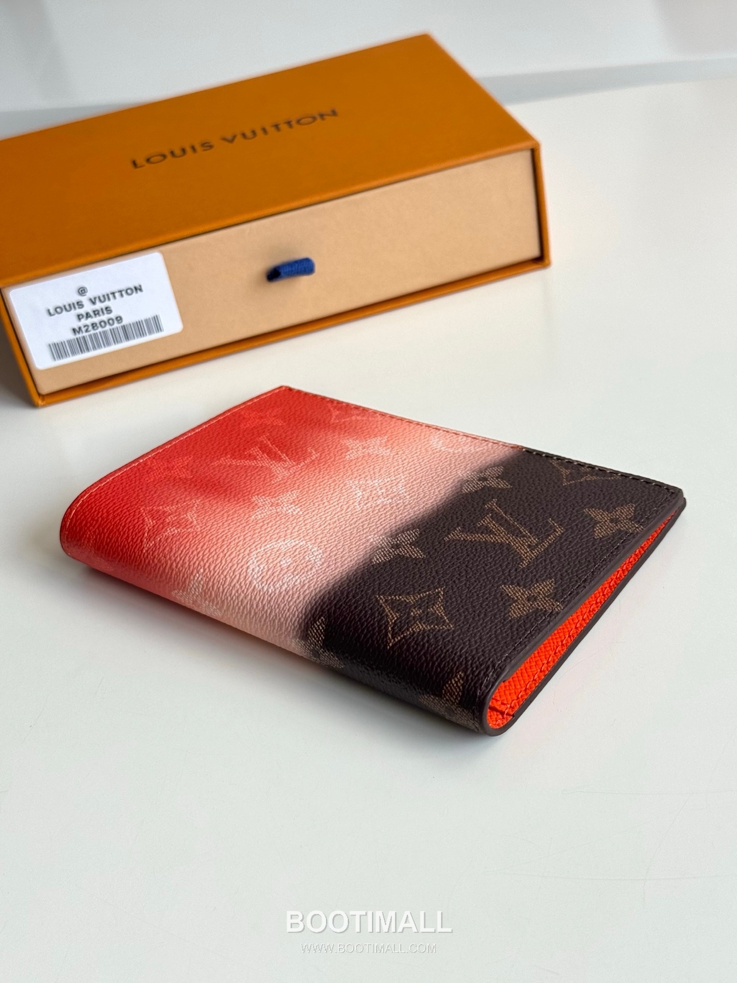 Louis Vuitton Monogram Pigment Passport Cover 루이비통 모노그램 피그먼트 패스포트 커버 M28009 14cm 6