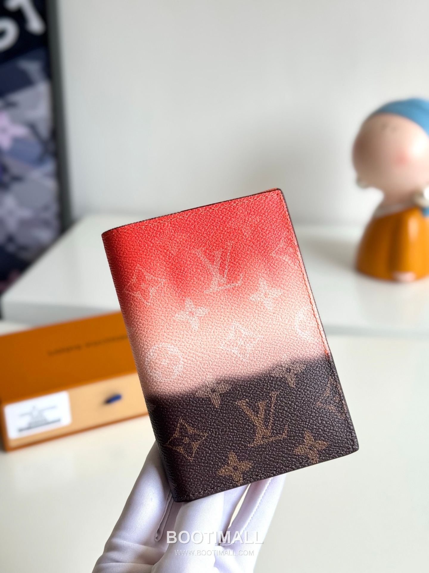 Louis Vuitton Monogram Pigment Passport Cover 루이비통 모노그램 피그먼트 패스포트 커버 M28009 14cm 7