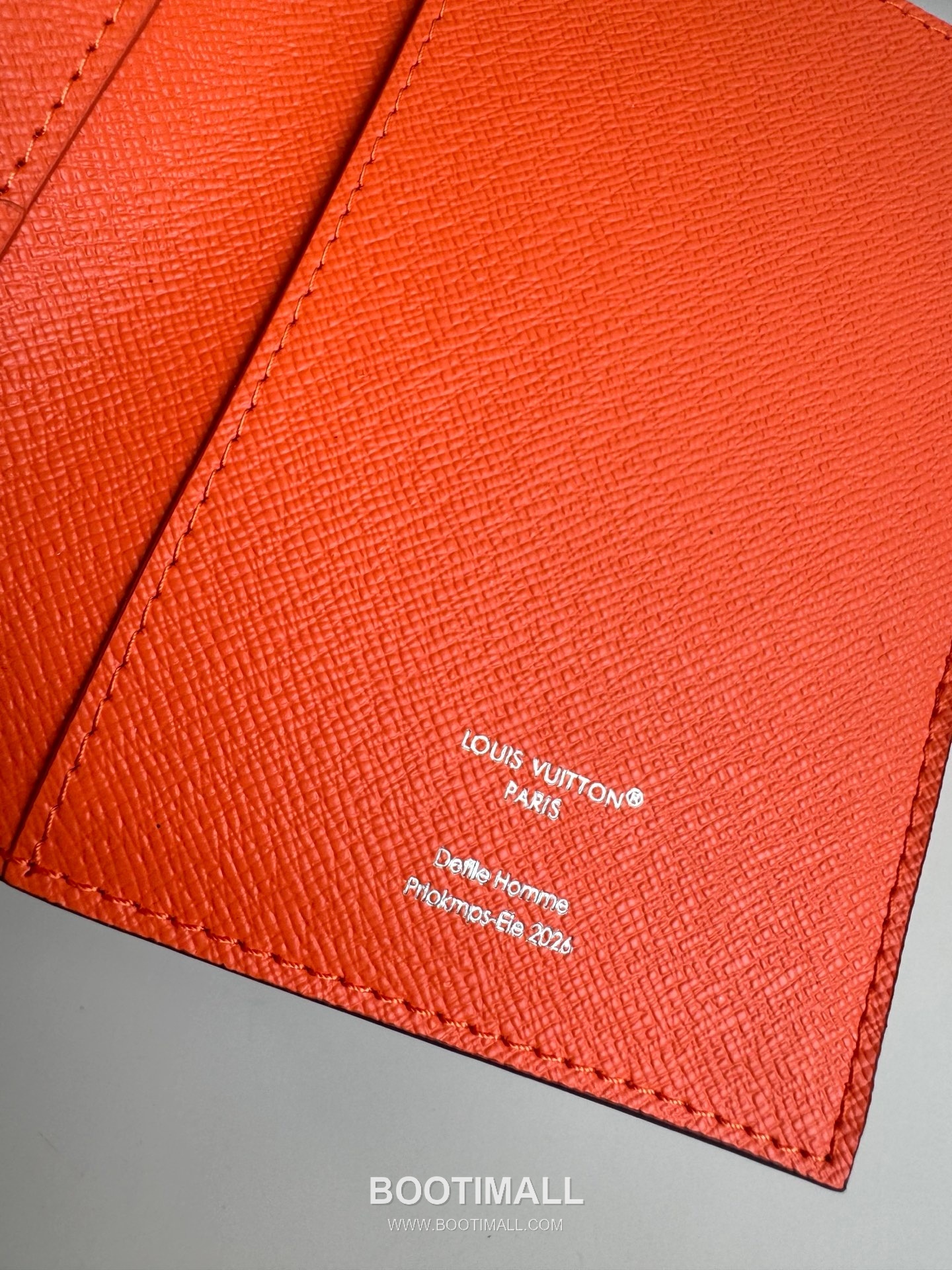 Louis Vuitton Monogram Pigment Passport Cover 루이비통 모노그램 피그먼트 패스포트 커버 M28009 14cm 9