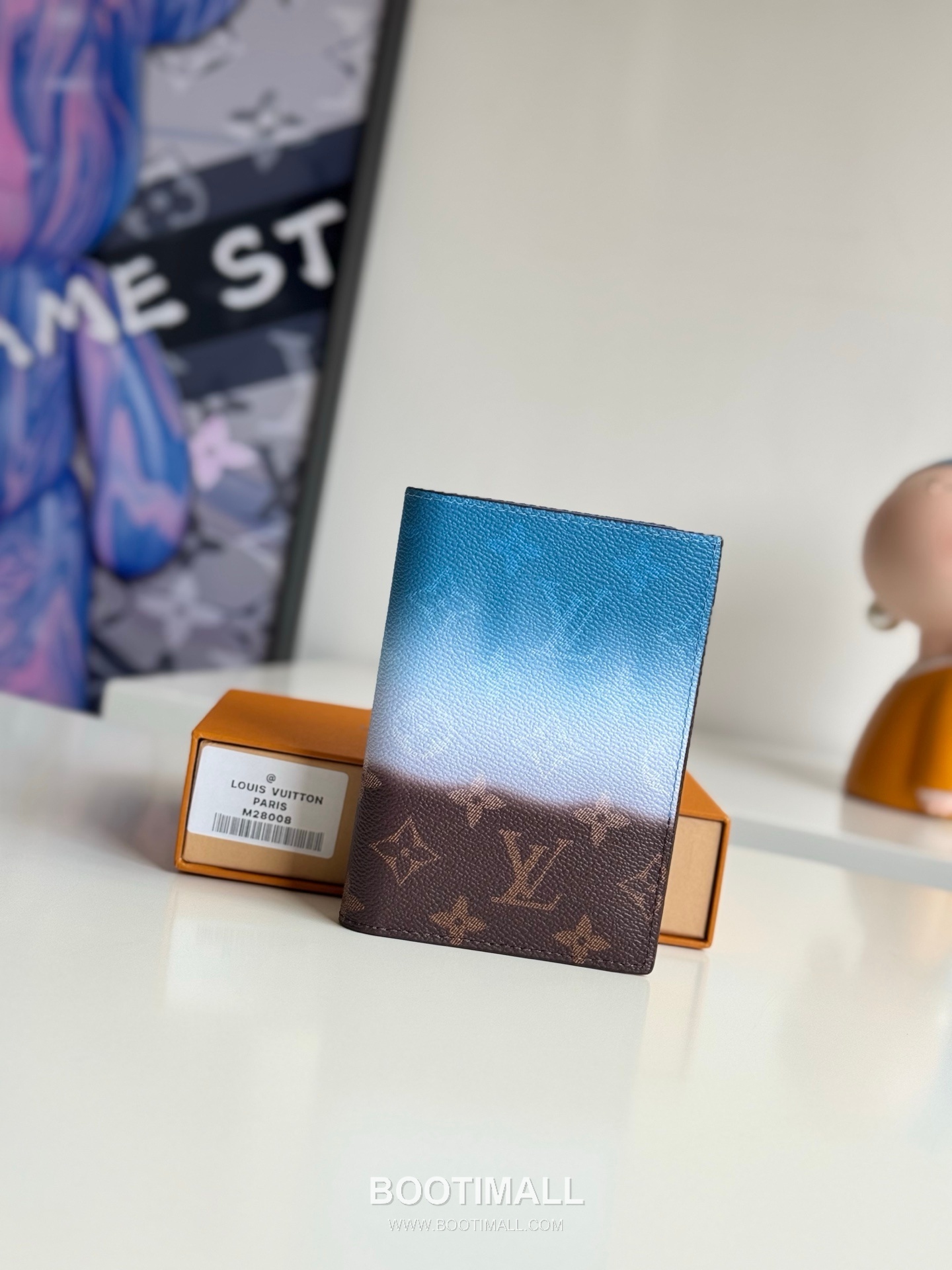 Louis Vuitton Monogram Pigment Passport Cover 루이비통 모노그램 피그먼트 패스포트 커버 M28009 14cm 1