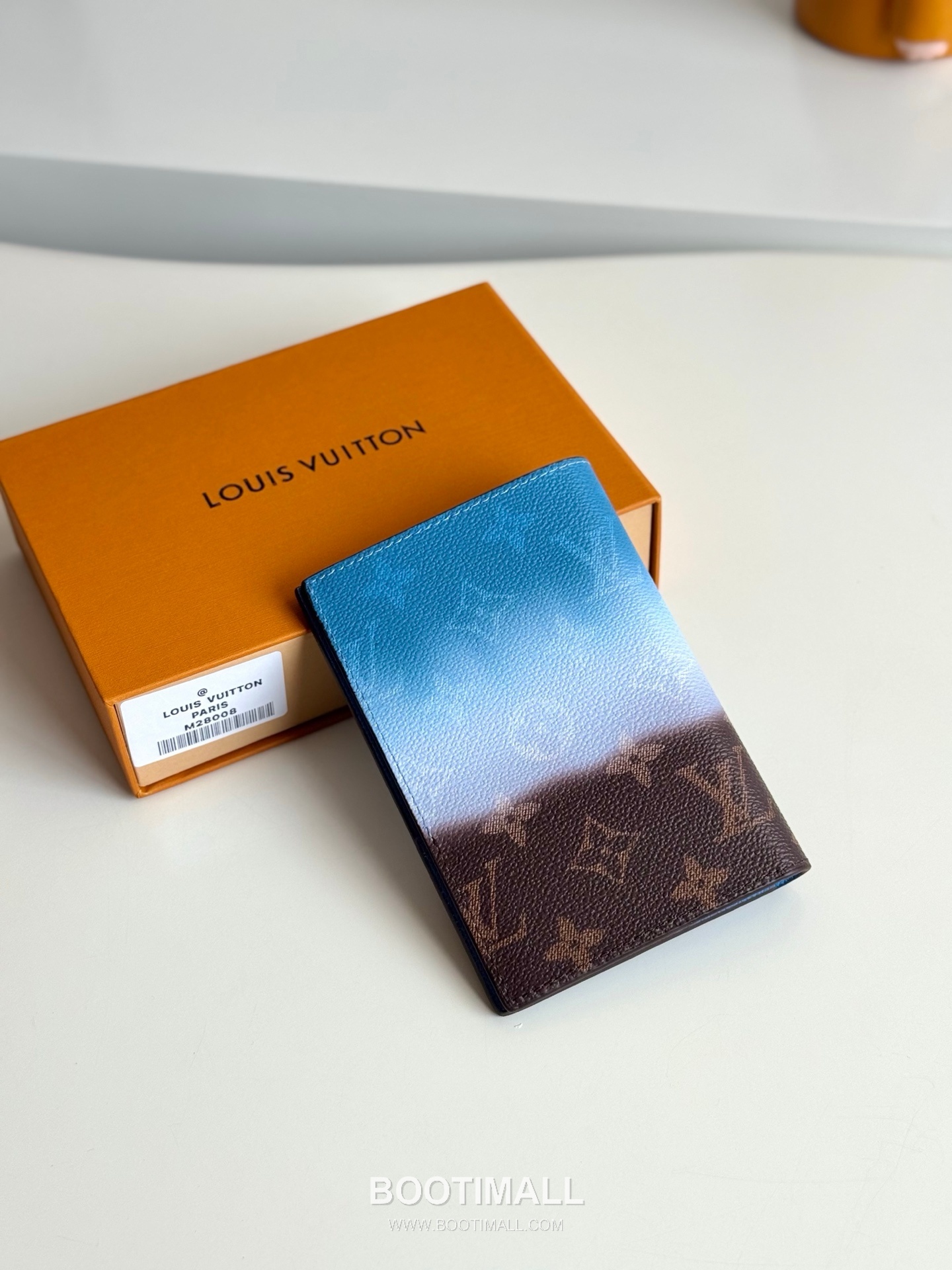 Louis Vuitton Monogram Pigment Passport Cover 루이비통 모노그램 피그먼트 패스포트 커버 M28009 14cm 2