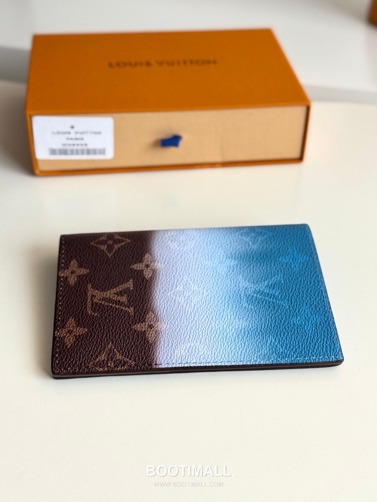 Louis Vuitton Monogram Pigment Passport Cover 루이비통 모노그램 피그먼트 패스포트 커버 M28009 14cm 3