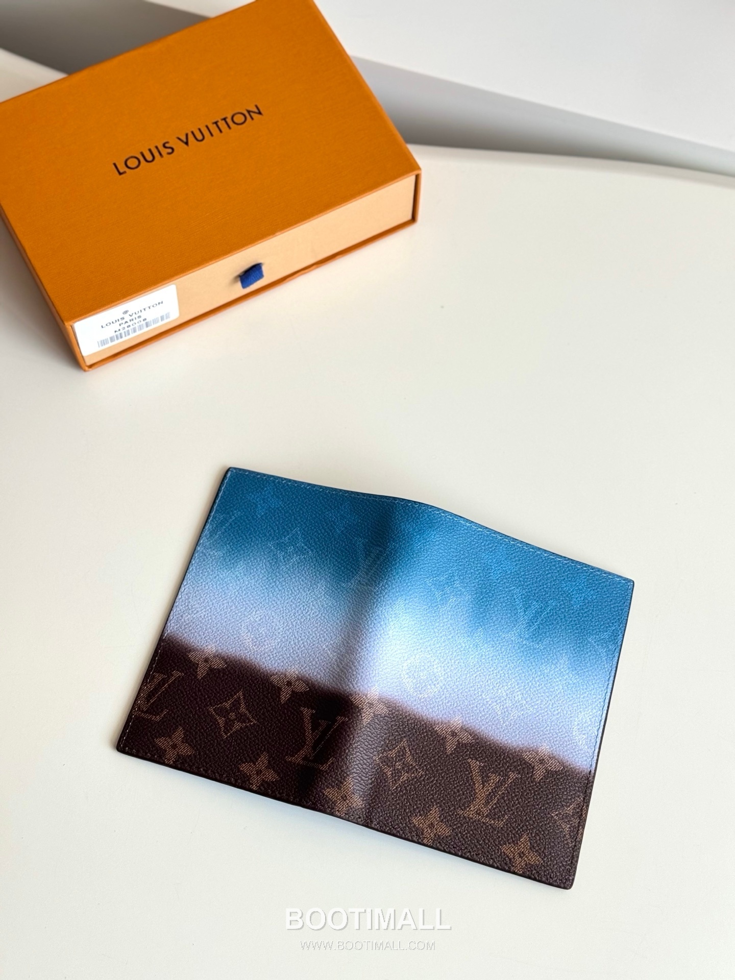 Louis Vuitton Monogram Pigment Passport Cover 루이비통 모노그램 피그먼트 패스포트 커버 M28009 14cm 4