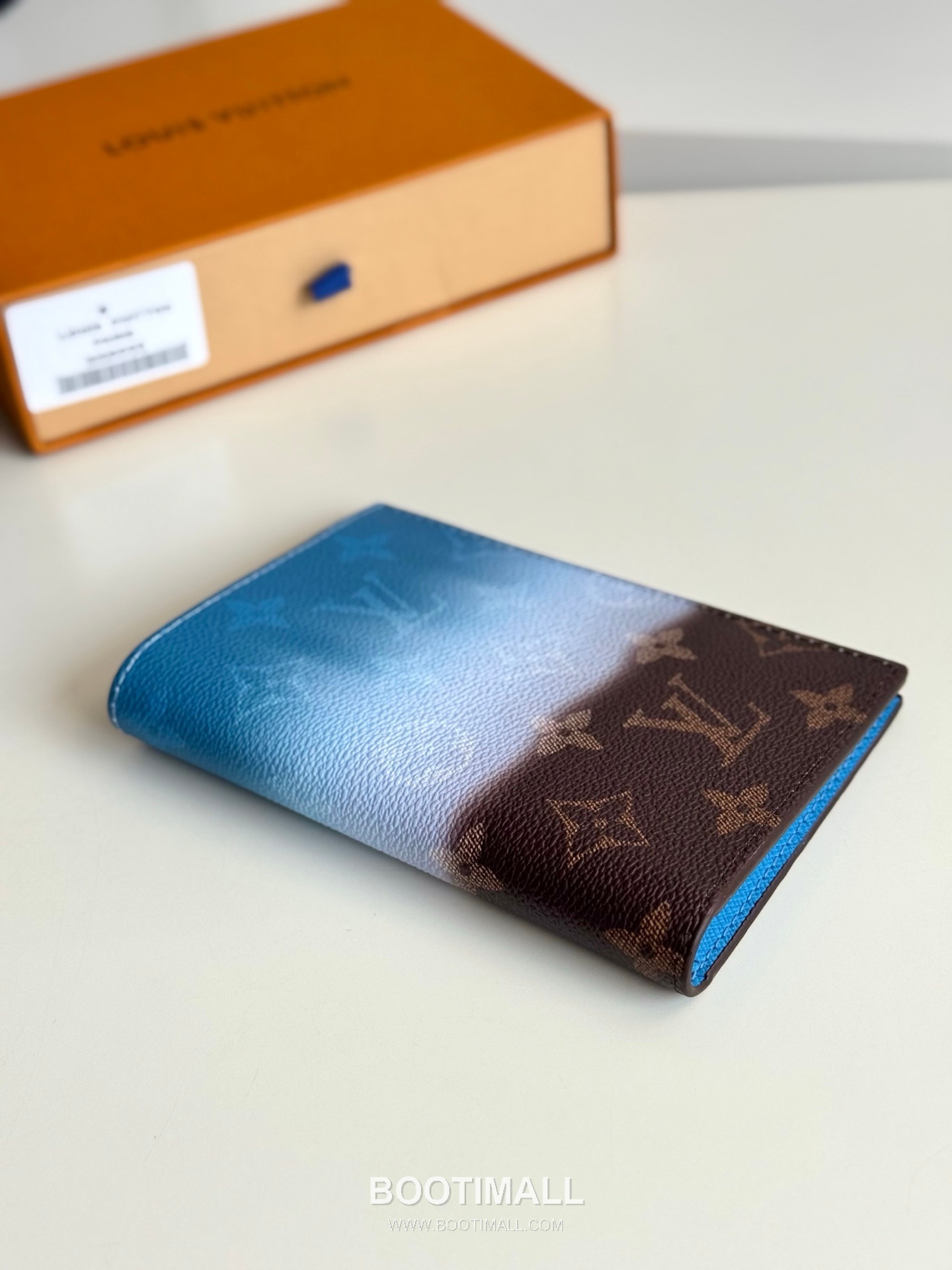 Louis Vuitton Monogram Pigment Passport Cover 루이비통 모노그램 피그먼트 패스포트 커버 M28009 14cm 5
