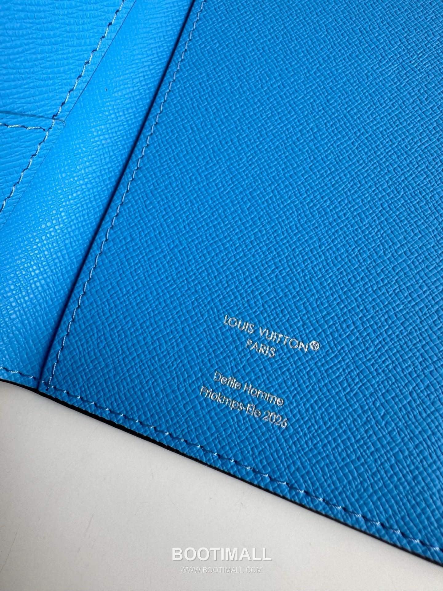 Louis Vuitton Monogram Pigment Passport Cover 루이비통 모노그램 피그먼트 패스포트 커버 M28009 14cm 8