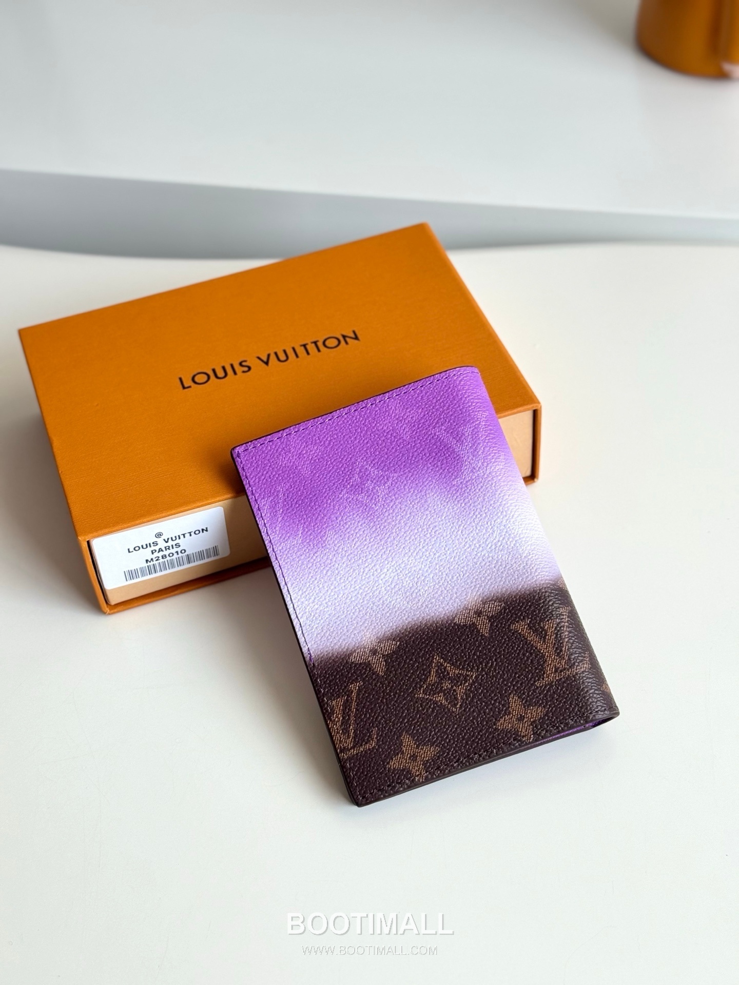 Louis Vuitton Monogram Pigment Passport Cover 루이비통 모노그램 피그먼트 패스포트 커버 M28009 14cm 2