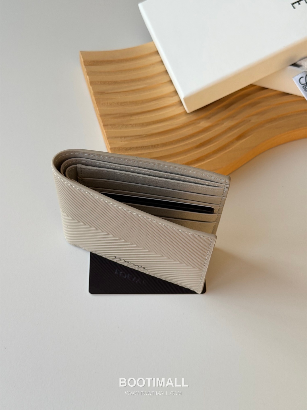 Loewe Puzzle Pebbled Calfskin Bi-Fold Wallet 로에베 퍼즐 페블드 카프스킨 반지갑 L1146 11cm 5