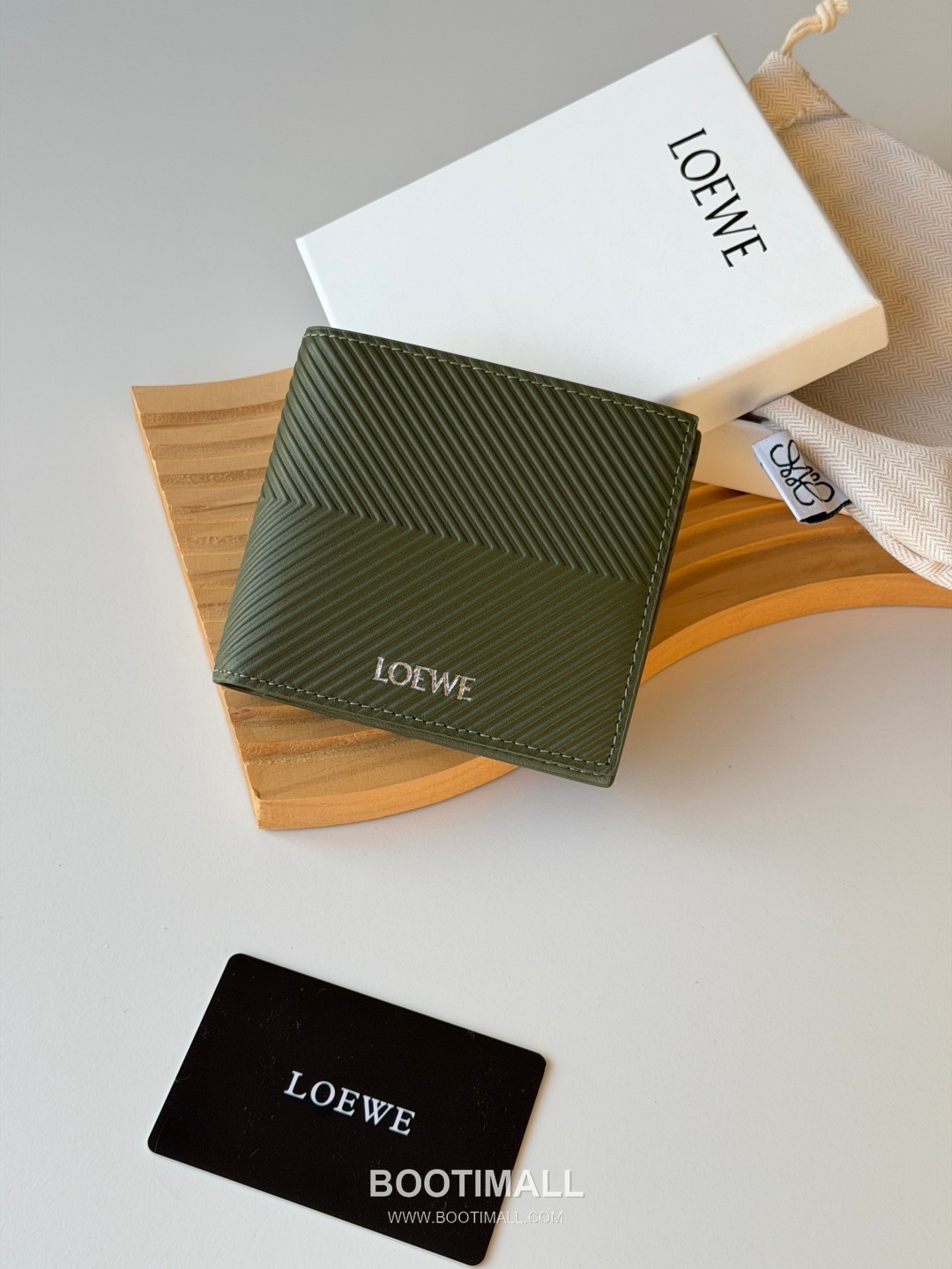 Loewe Puzzle Pebbled Calfskin Bi-Fold Wallet 로에베 퍼즐 페블드 카프스킨 반지갑 L1146 11cm 1