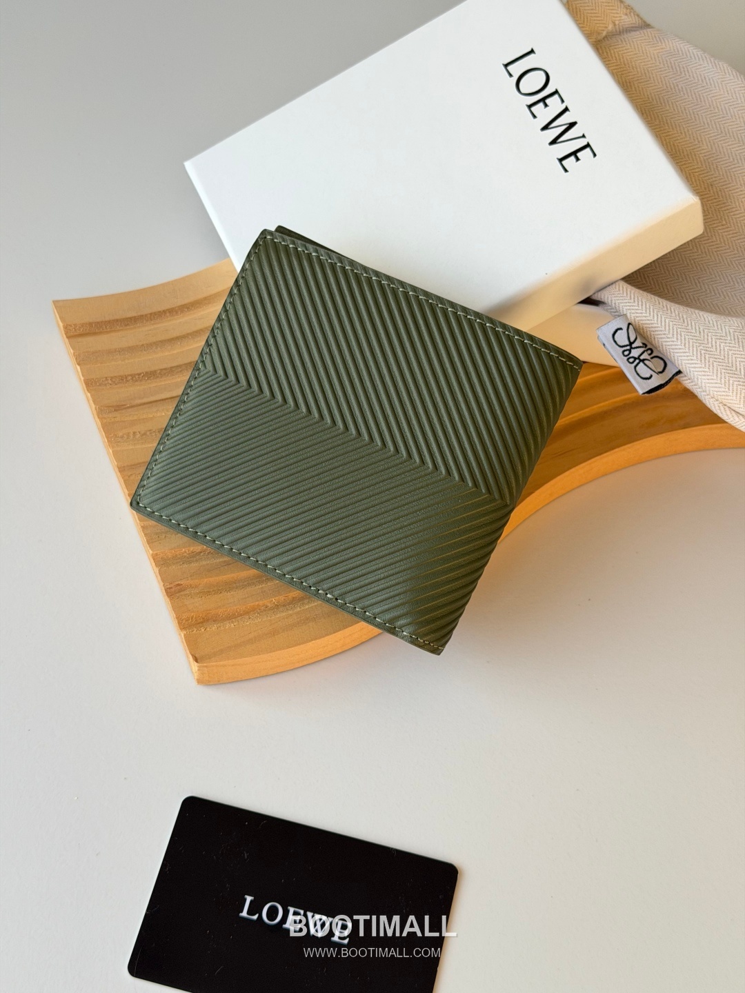 Loewe Puzzle Pebbled Calfskin Bi-Fold Wallet 로에베 퍼즐 페블드 카프스킨 반지갑 L1146 11cm 2