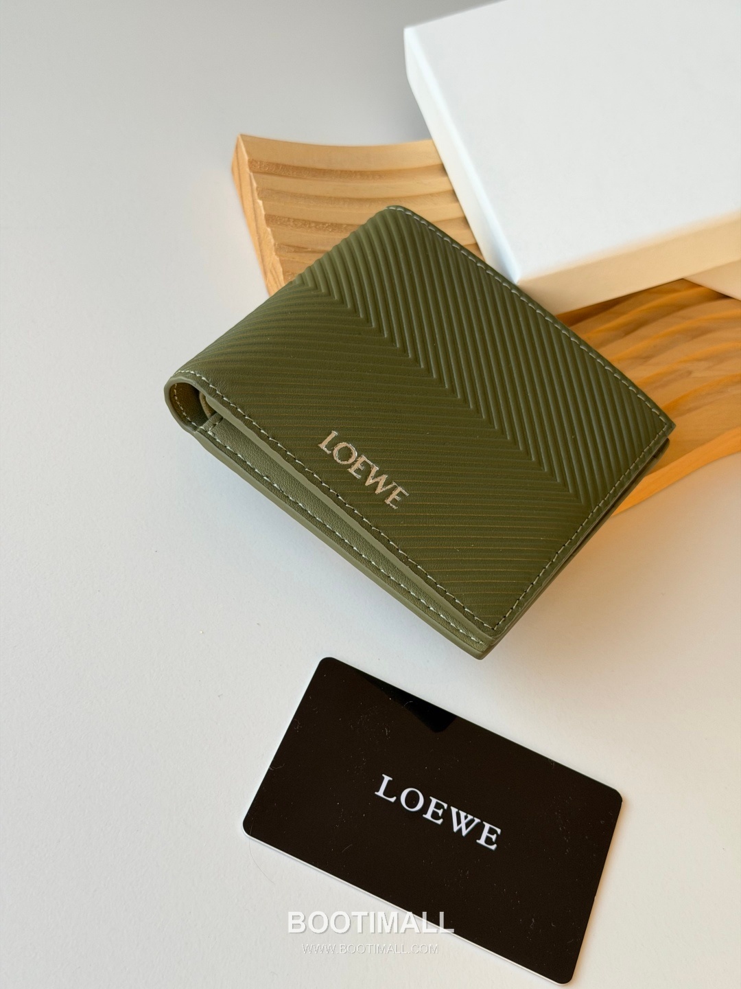 Loewe Puzzle Pebbled Calfskin Bi-Fold Wallet 로에베 퍼즐 페블드 카프스킨 반지갑 L1146 11cm 4