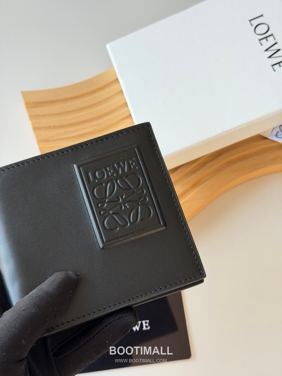 Loewe Puzzle Embossed Smooth Calfskin Bi-Fold Wallet 로에베 퍼즐 엠보싱 스무스 카프스킨 반지갑 L1139 11cm 4