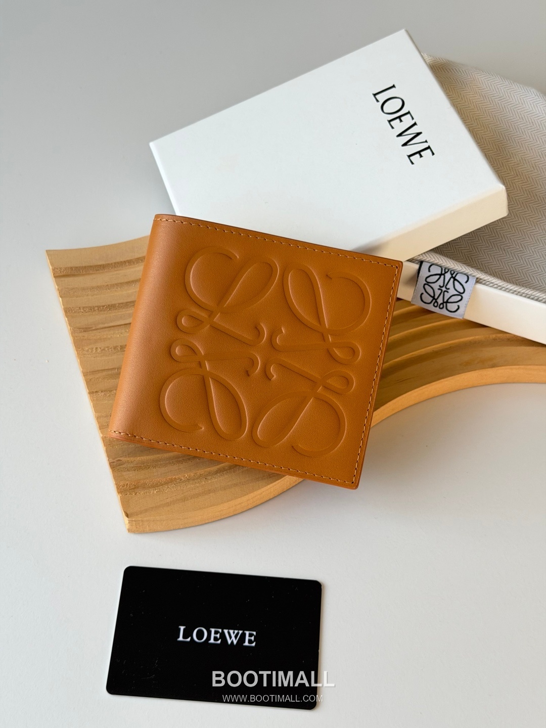 Loewe Puzzle Embossed Calfskin Bi-Fold Wallet 로에베 퍼즐 엠보싱 카프스킨 반지갑 L1140 11cm 1
