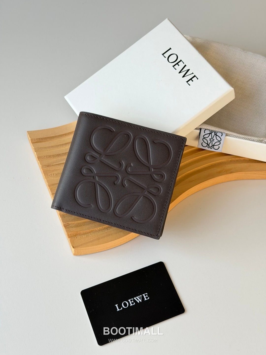 Loewe Puzzle Embossed Calfskin Bi-Fold Wallet 로에베 퍼즐 엠보싱 카프스킨 반지갑 L1140 11cm 1