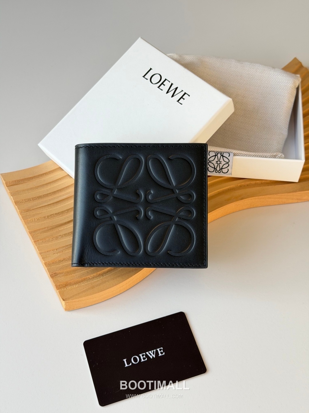 Loewe Puzzle Embossed Calfskin Bi-Fold Wallet 로에베 퍼즐 엠보싱 카프스킨 반지갑 L1140 11cm 1