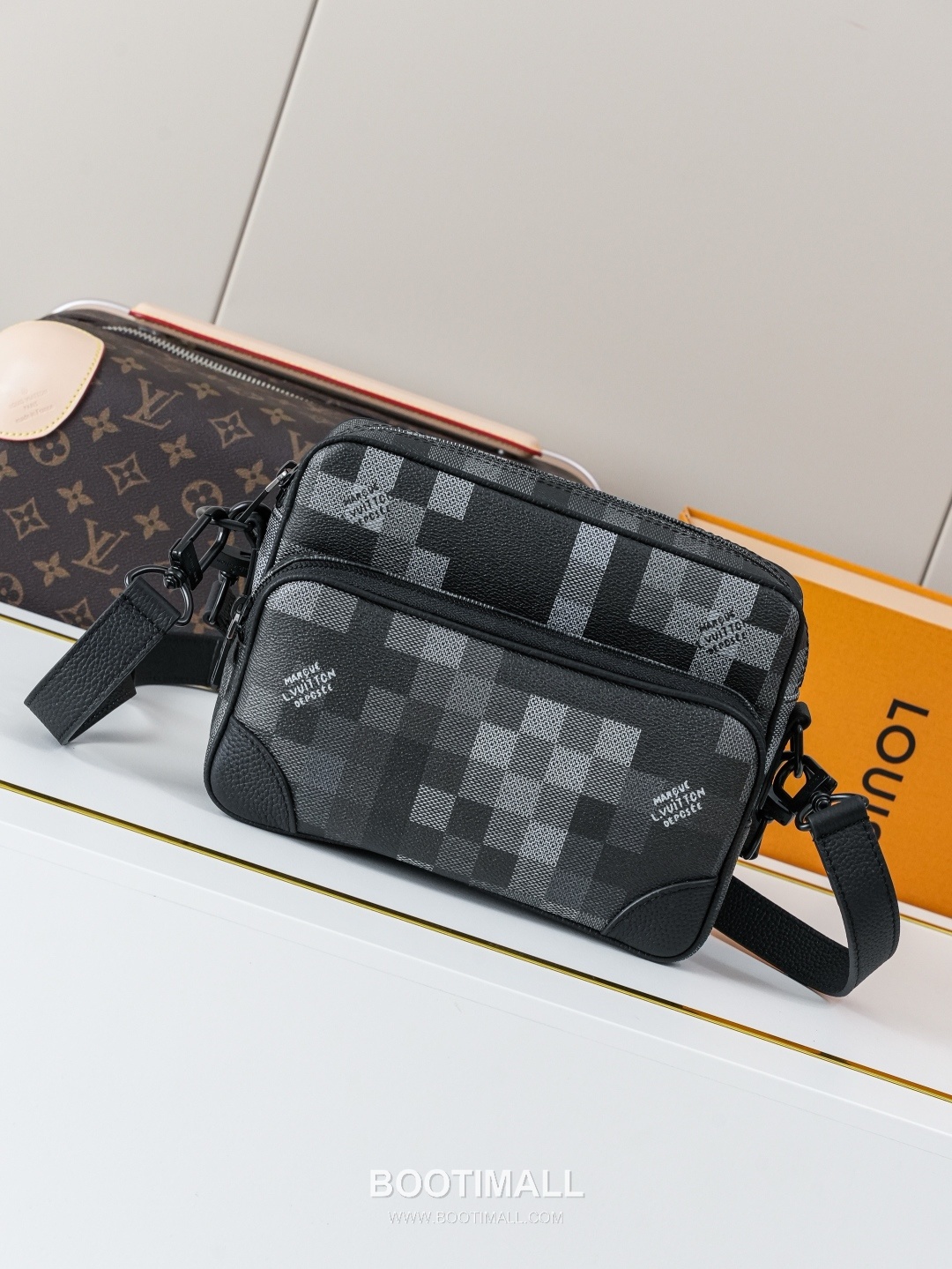 Louis Vuitton Nil Damoflage Black Messenger Bag 루이비통 닐 다모플라쥬 블랙 메신저백 M14988 25cm 1