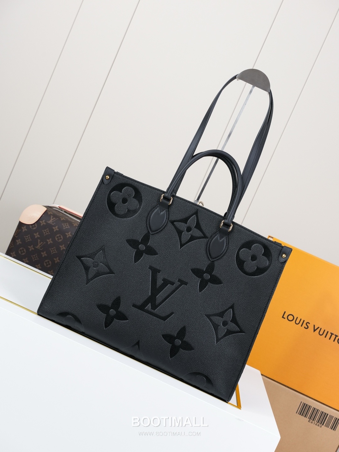 Louis Vuitton OnTheGo Monogram Empreinte Giant Tote Bag 루이비통 온더고 모노그램 앙프렝뜨 자이언트 토트백 M44925 41cm 1