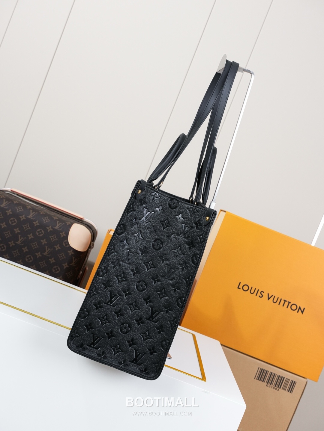 Louis Vuitton OnTheGo Monogram Empreinte Giant Tote Bag 루이비통 온더고 모노그램 앙프렝뜨 자이언트 토트백 M44925 41cm 2