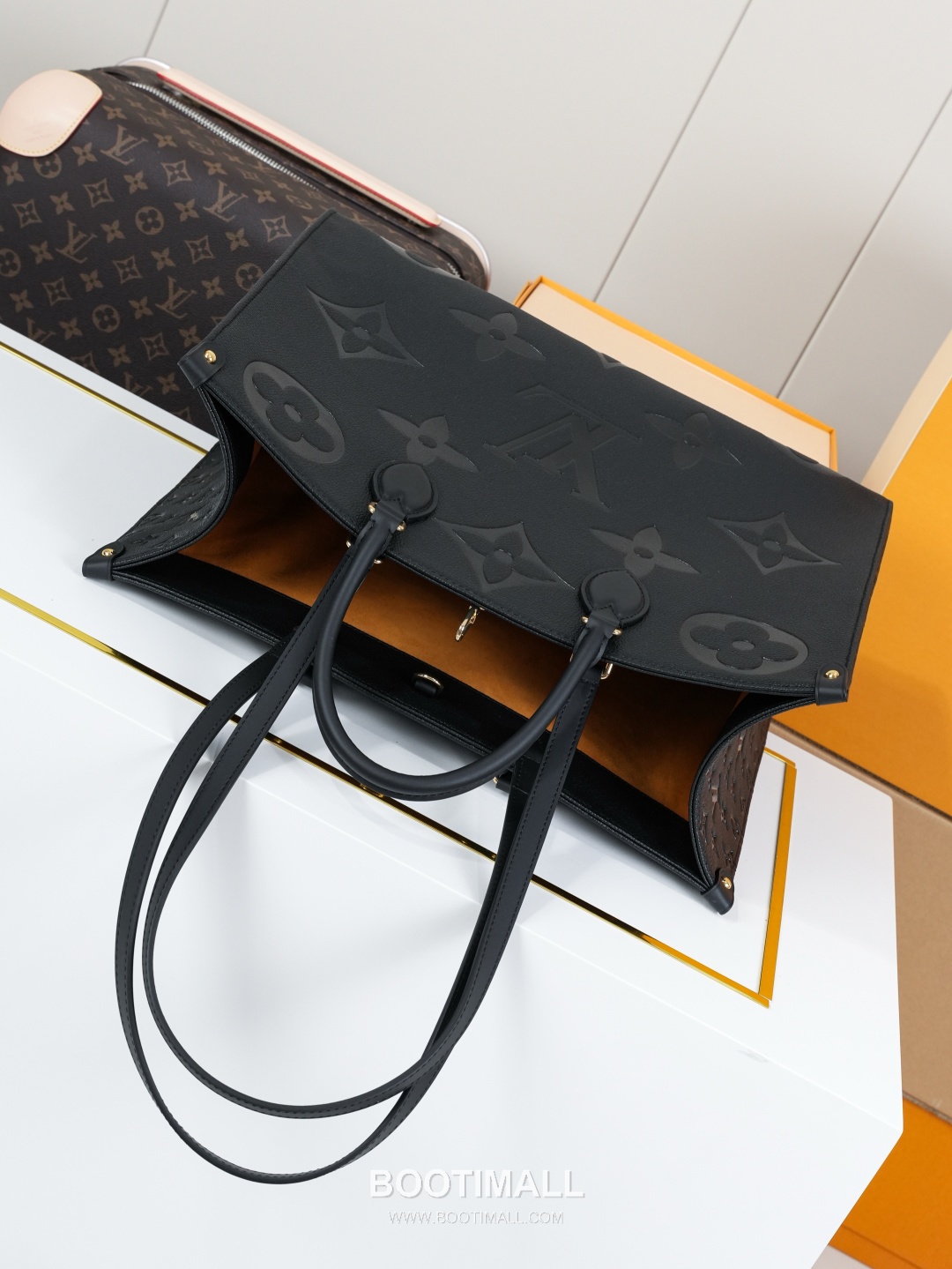Louis Vuitton OnTheGo Monogram Empreinte Giant Tote Bag 루이비통 온더고 모노그램 앙프렝뜨 자이언트 토트백 M44925 41cm 4