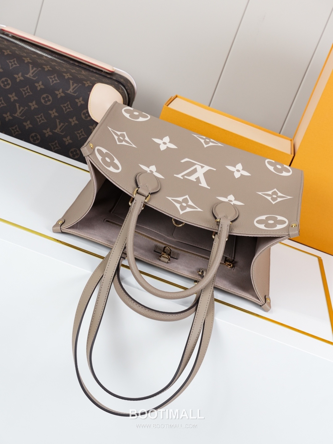 Louis Vuitton OnTheGo MM Monogram Empreinte Tote Bag 루이비통 온더고 MM 모노그램 앙프렝뜨 토트백 M45494 35cm 8