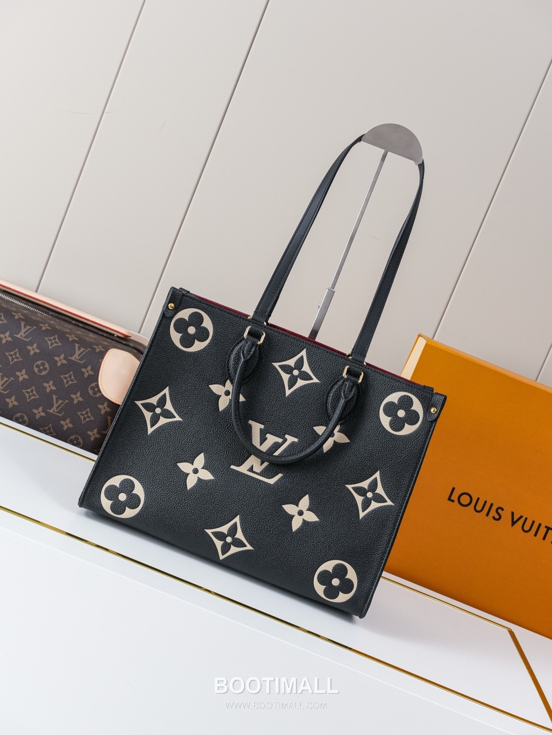 Louis Vuitton OnTheGo MM Monogram Empreinte Tote Bag 루이비통 온더고 MM 모노그램 앙프렝뜨 토트백 M45494 35cm 1