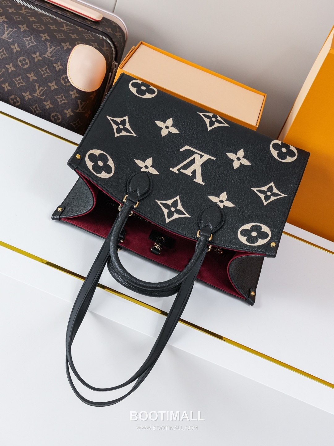 Louis Vuitton OnTheGo MM Monogram Empreinte Tote Bag 루이비통 온더고 MM 모노그램 앙프렝뜨 토트백 M45494 35cm 3