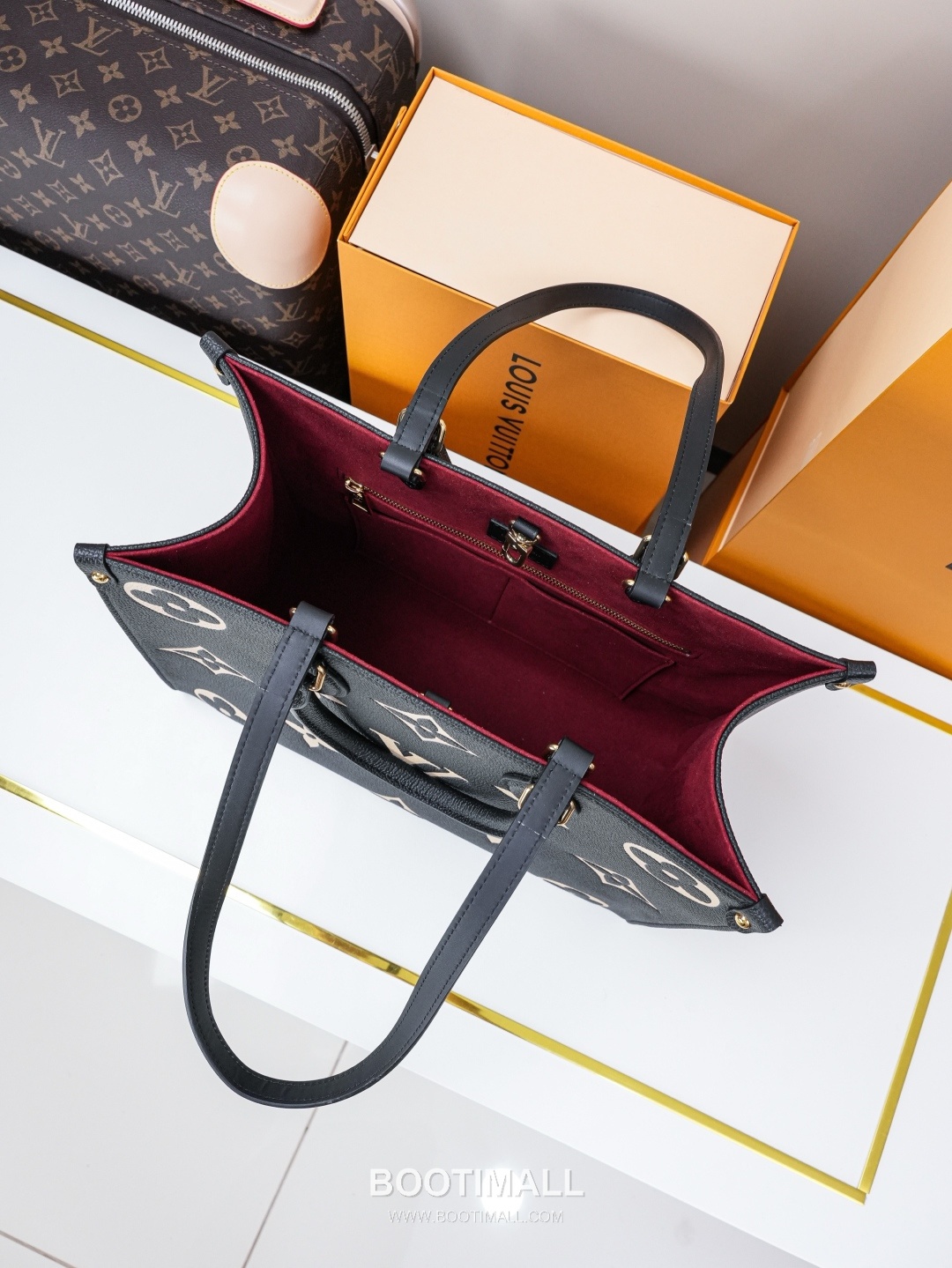 Louis Vuitton OnTheGo MM Monogram Empreinte Tote Bag 루이비통 온더고 MM 모노그램 앙프렝뜨 토트백 M45494 35cm 7