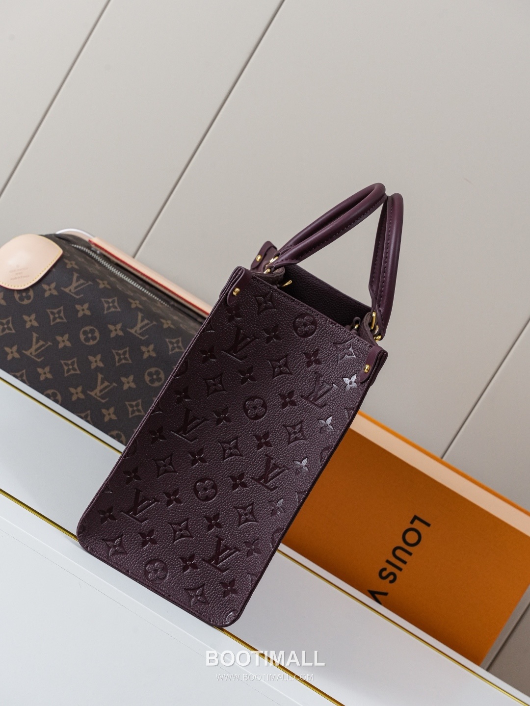 Louis Vuitton OnTheGo MM Monogram Empreinte Tote Bag 루이비통 온더고 MM 모노그램 앙프렝뜨 토트백 M12967 35cm 2
