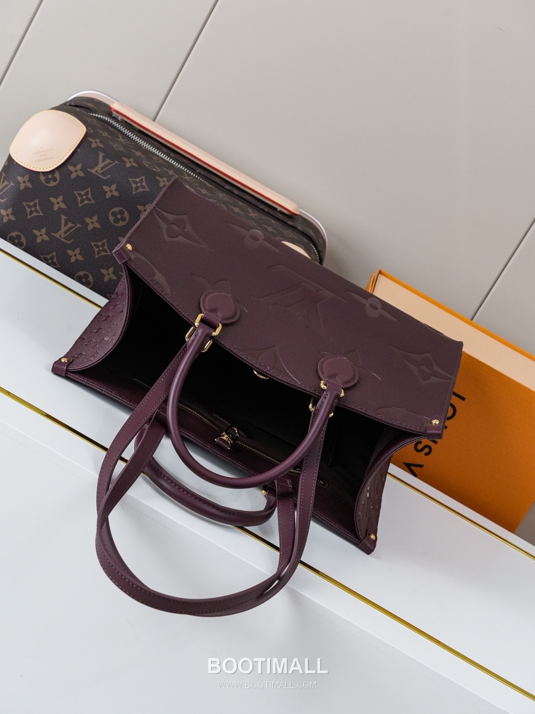 Louis Vuitton OnTheGo MM Monogram Empreinte Tote Bag 루이비통 온더고 MM 모노그램 앙프렝뜨 토트백 M12967 35cm 4